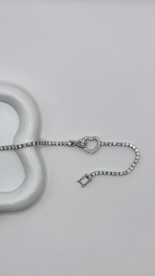 97C1018A-3E6B-4739-8B1B-2D5842388381